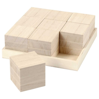 Cuburi de lemn în tavă